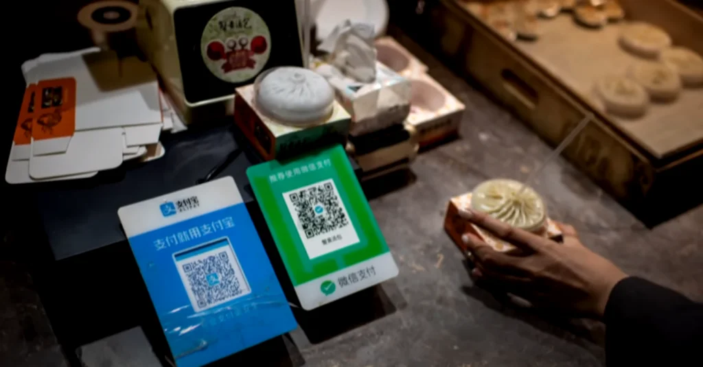 WeChat Pay and Alipay now accept international credit cards, providing tourists with more payment options.